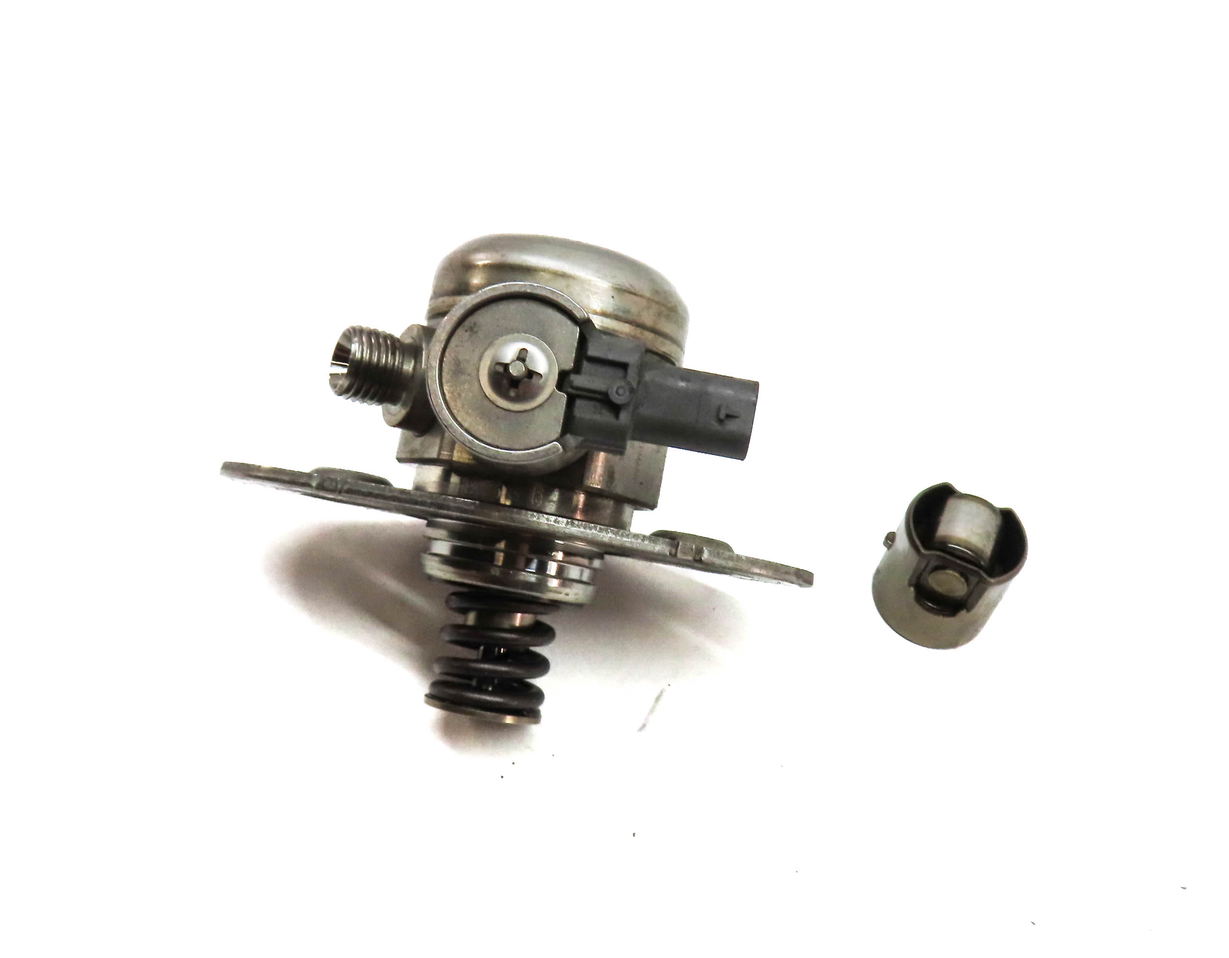 12-19 BMW 5 6 7 M5 M6 X5 X6 (F06 F10 F15 F16 F85) 4.4L HIGH PRESSURE FUEL PUMP — exact item pictured